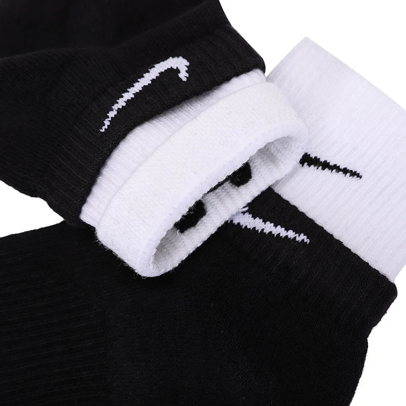 Nike Men's and Women's Socks for Fitness Training, Running, Exercise, Soft, Comfortable, Breathable Casual Socks, Mid-Calf Socks - Kyoukaï