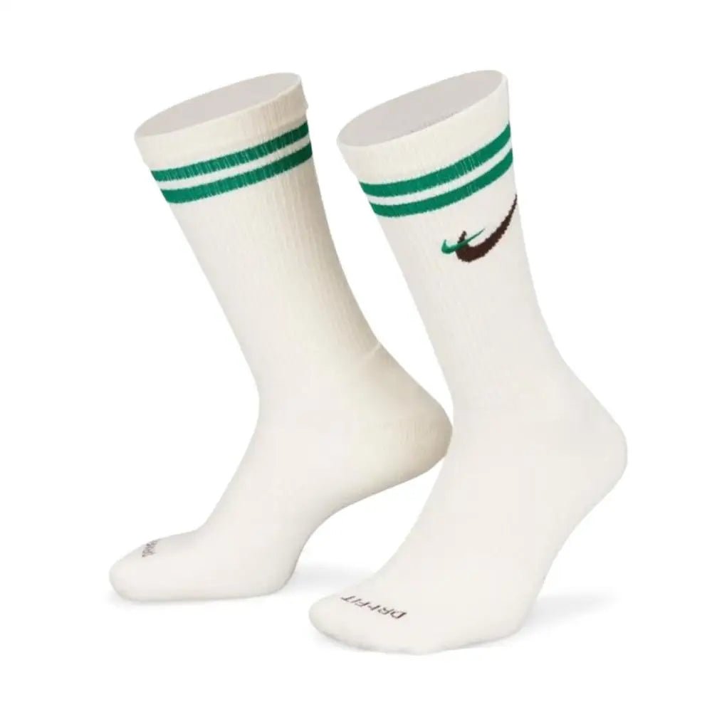 Nike Socks: 3-Pack of Men's and Women's Sports Socks / Basketball Socks / Durable, Moisture-Wicking Cotton Socks SX5545-100 - Kyoukaï
